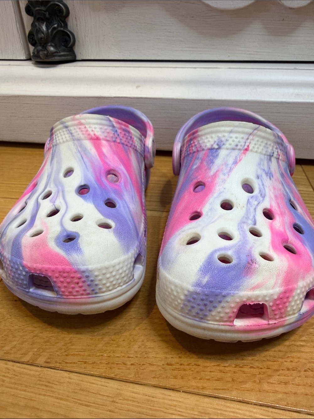 CROCS Kids Tie-Dye Clogs in Pink, Purple & White - Picture 6 of 6